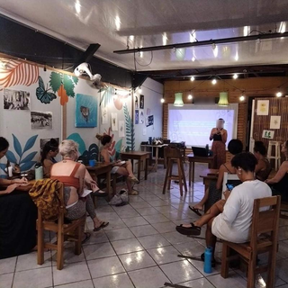 Well-established breakfast & lunch café in the heart of Puerto Viejo available for sale.