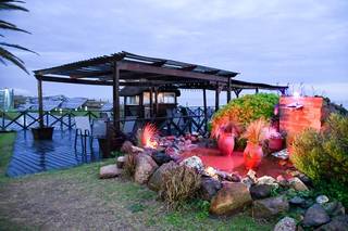 Resort with tourist complex near the silver river, 30 chalets, restaurant, swimming pools, courts, beach.