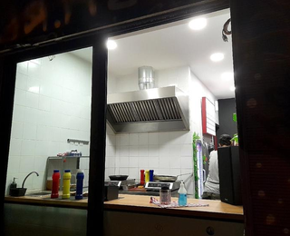 Successful restaurant for sale focusing on award-winning burgers and expanding delivery services.