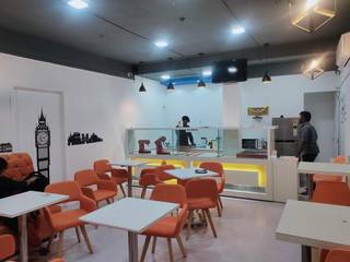 Ice cream cafe with a dine-in model that has a seating capacity of 24 pax.