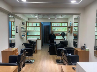 Popular beauty salon franchisee with consistent footfall, and acclaimed hairdresser for sale.