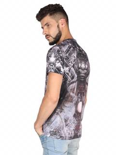 Clothing brand that designs unique geometry-based clothing seeks funding to expand the product line.