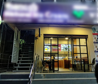 Franchised ice cream parlor with seating for 16 and 70+ customers/day during weekends for sale.